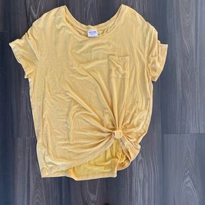 Mustard yellow tee
